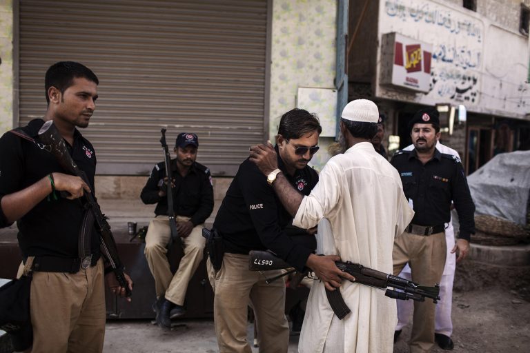 ایبٹ آباد: 2 منشیات فروشوں سے بھاری بھرکم چرس برآمد