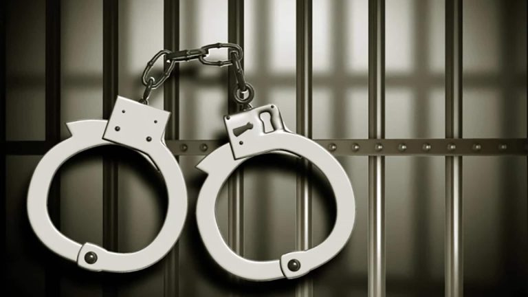 مانسہرہ پولیس نے ایک منشیات فروش کو 3 کلو 625 گرام چرس، 280 گرام آئس کے ساتھ گرفتار کر لیا