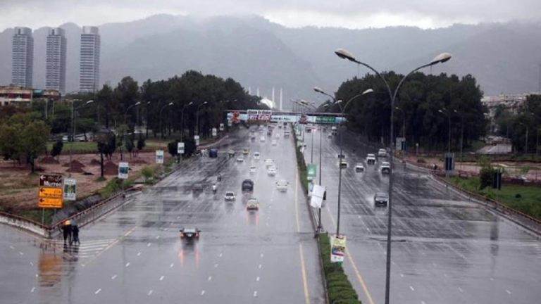 Light rain in Rawalpindi increases cold intensity