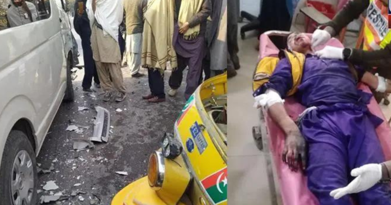 Traffic accident in Lora Chowk area of ​​Haripur, 10 people injured