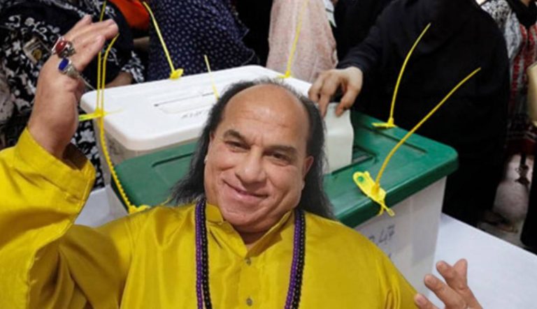 Chahat Ali Khan, who is famous for his unique style of singing, has reached the Election Commission to register his party.