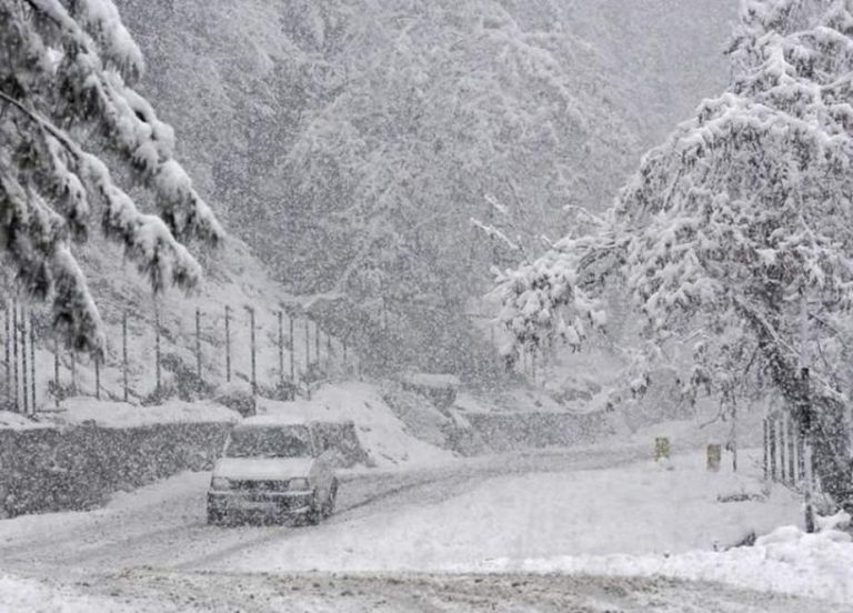 Night temperature in Kashmir records below freezing point