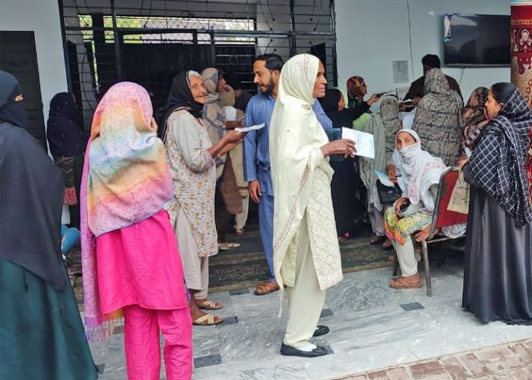 ڈی سی ایبٹ آباد کا مالی امداد کی تقسیم کے انتظامات کا جائزہ
