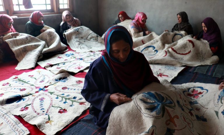 کشمیر میں "نمدا کرافٹ" کی بحالی