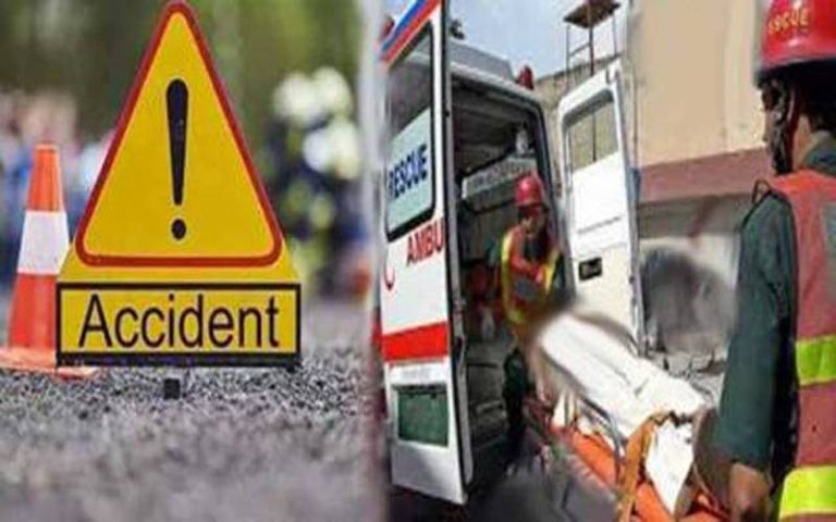 Attock: 5 killed in collision between ambulance and oil tanker