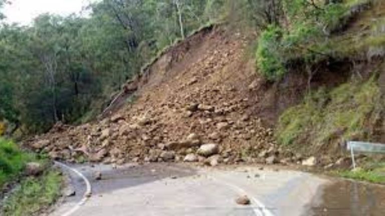 Abbottabad Thandiani Road has been closed due to landslides