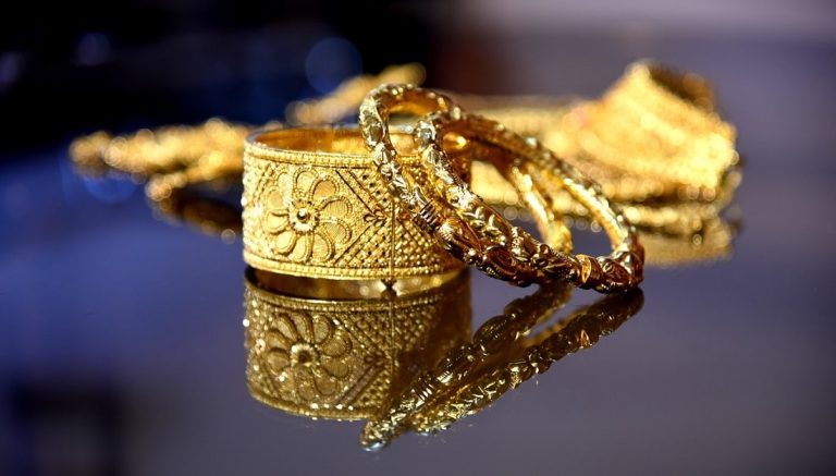 Big drop in gold price in Pakistan