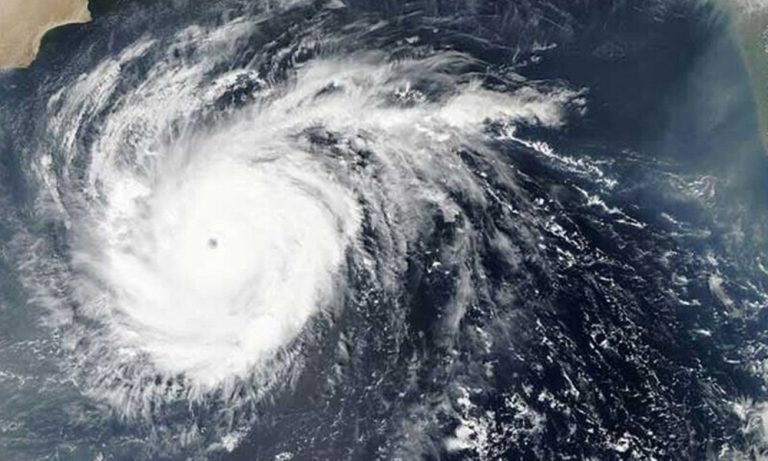 Cyclone 200 km away from Karachi, 6th alert issued