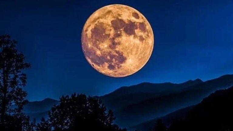 In this year, 4 super moons will be seen respectively.