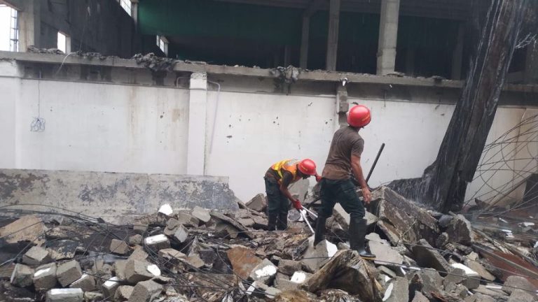 Islamabad 7 workers were buried under the debris due to the collapse of the factory roof