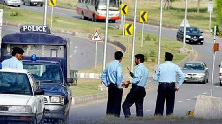 A police officer was arrested for keeping citizens in custody in Islamabad