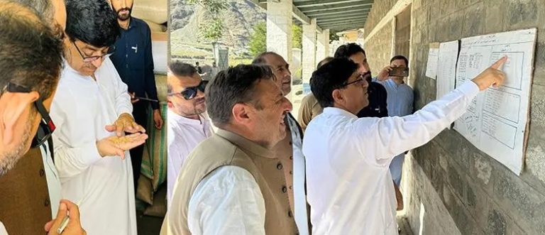 Provincial Food Minister Zahir Shah Toro visited Dir and Chitral, on this occasion he also inspected wheat storage centers.