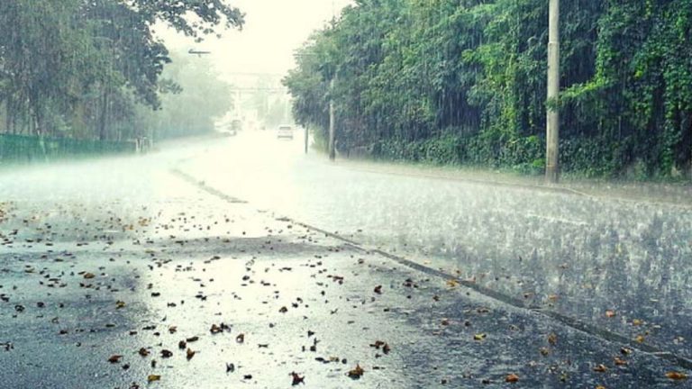 Rains continue with thunder in Rawalpindi, Islamabad