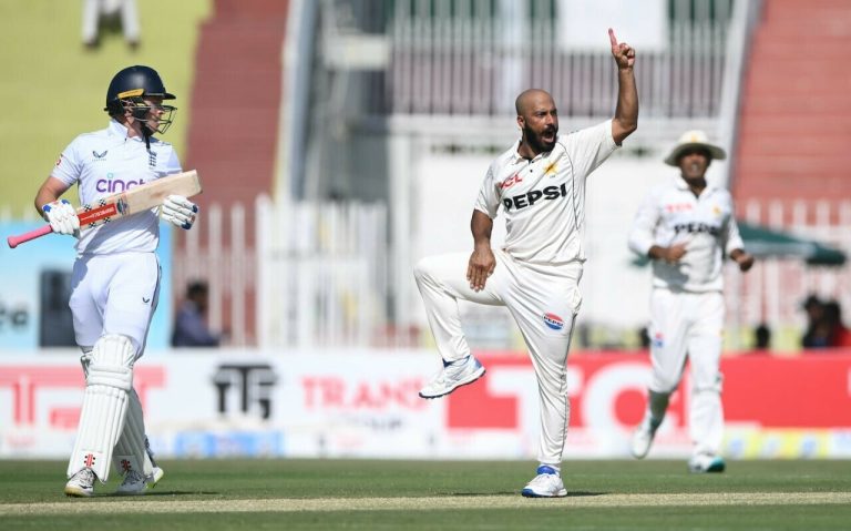 Rawalpindi Test; Helpless in front of English Pakistani bowlers, 8 wickets fell