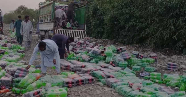 حسن ابدال انتظامیہ اور پنجاب فوڈ اتھارٹی کی مشترکہ کارروائی، 10 ہزار لیٹر غیر معیاری اور جعلی مشروبات تلف Joint operation by Hassan Abdal administration and Punjab Food Authority, 10,000 liters of substandard and fake drinks recovered