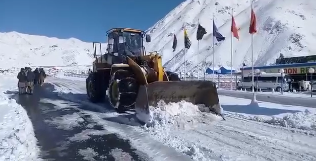 ناران کاغان میں ریسکیو آپریشن مکمل ، تمام سیاح رات گئے محفوظ مقامات پر منتقل Rescue operation completed in Naran Kaghan, all tourists shifted to safe places late at night