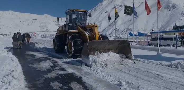 جھیل سیف الملوک روڈ کو تین دن کی بندش کے بعد بحال کردیا گیا Lake Saif-ul-Muluk Road reopened after three days of closure