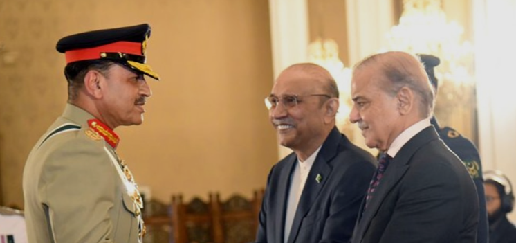 وزیراعظم نے فیلڈ مارشل کی بطور چیف آف ڈیفنس فورسز تعیناتی کی منظوری کے بعد سمری صدر مملکت کو ارسال کردی Prime Minister approves Field Marshal's appointment as Chief of Defence Forces, sends summary to President