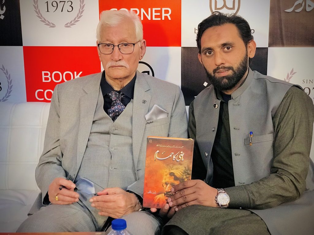 نامور ادیب اور صحافی، راجہ انور کا کالمی مجموعہ ”ماضی کا حمام‘‘ – محمد عمران اسحاق