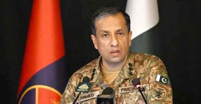 اگر ملک میں فوجی آپریشن نہیں کرنا تو کیا دہشتگردوں کے پیروں میں بیٹھنا ہے؟ ڈی جی آئی ایس پی آر If there is no military operation in the country, then should we sit at the feet of terrorists? DG ISPR