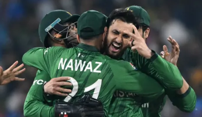 ٹی 20 ورلڈ کپ کے بڑے میچ میں بھارت پاکستانی ٹیم کو 61 رنز سے ہرادیا India beat Pakistan by 61 runs in the big match of T20 World Cup