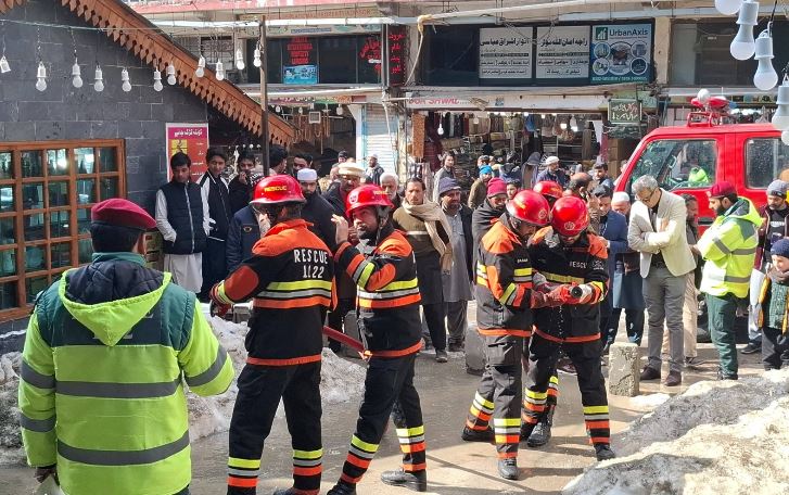 مری شہر کے مصروف ترین مال روڈ پر فائر ہائیڈرینٹ کی تنصیب مکمل Fire hydrant installation completed on Murree’s busy mall road