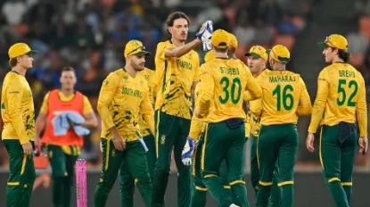 ٹی 20 ورلڈ کپ تین میچز، جنوبی افریقہ، انگلینڈ اور آئرلینڈ کامیاب، نيوزی لینڈ، سکاٹ لينڈ، عمان کو شکست South Africa, England and Ireland win three matches in T20 World Cup, defeat New Zealand, Scotland and Oman