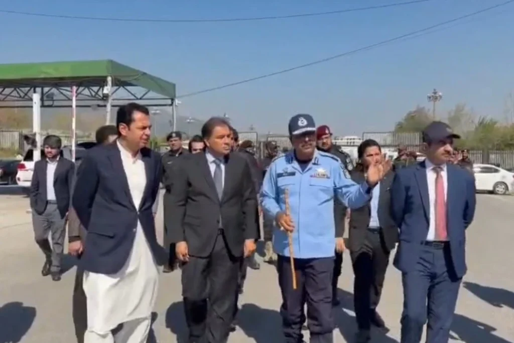 وزیر مملکت طلال چوہدری کا ریڈ زون کا دورہ، سیکیورٹی انتظامات کا جائزہ