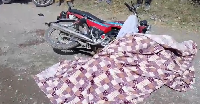 حسن ابدال میں موٹر سائیکل پر فائرنگ، بیٹا جاں بحق، ماں شدید زخمی Shooting on motorcycle in Hassan Abdal, son killed, mother seriously injured