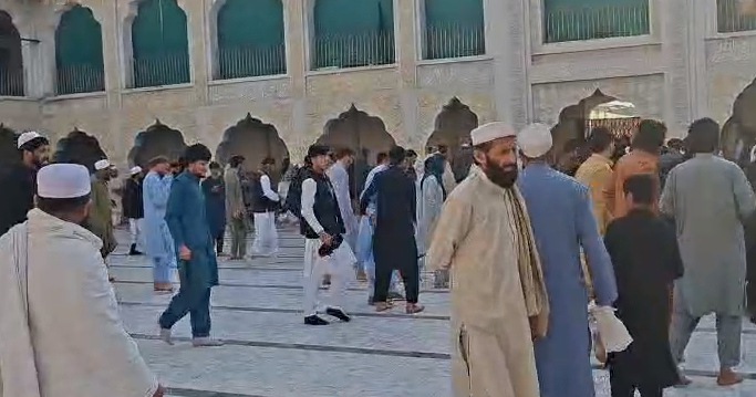 شوال کا چاند نظر آگیا، ملک بھر میں عید الفطر کل بروز ہفتہ منائی جائے گی Shawwal moon sighted, Eid-ul-Fitr to be celebrated across the country tomorrow, Saturday