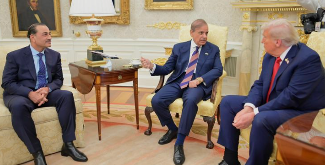 ایران امریکہ مذاکرات میں موثر کردار، صدر ڈونلڈ ٹرمپ کی ایک بار پھر وزیراعظم اور فیلڈ مارشل کی تعریف President Donald Trump once again praises the Prime Minister and Field Marshal for their effective role in the Iran-US talks.