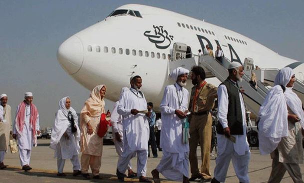 جدہ سے پہلی پرواز 114 حاجیوں کو لے کر اسلام آباد پہنچ گئی Pakistan hajj pilgrims begin returning home as first post-hajj flight arrives in Islamabad