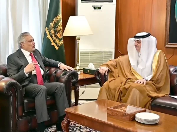 نائب وزیراعظم اور وزیر خارجہ سے سعودی سفیر کی ملاقات، خطے کی تازہ صورت حال پر تبادلہ خیال