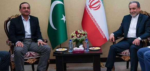فیلڈ مارشل سید عاصم منیر کا دورہ ایران، تہران میں ایرانی وزیر خارجہ عراقچی سے اہم ملاقات Field Marshal Syed Asim Munir visits Iran, holds important meeting with Iranian Foreign Minister Araqchi in Tehran