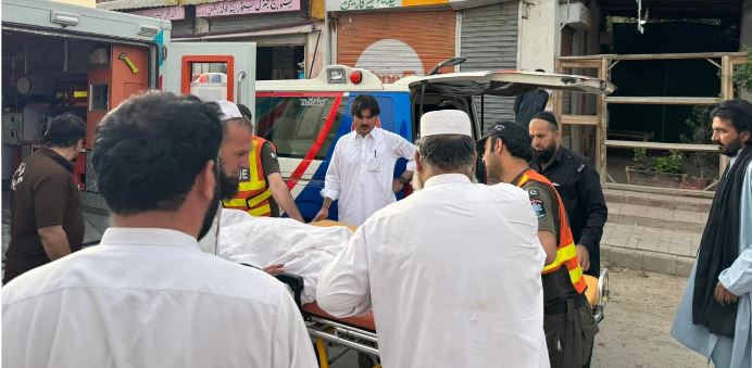 بنوں فائرنگ، سیدگی بکاخیل اور آزاد منڈی کے قریب دو پولیس اہلکار جان کی بازی ہار گئے Two police personnel martyred in separate targeted killings in Bannu