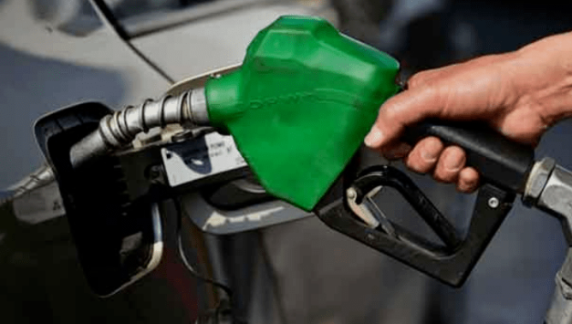 حکومت نے پٹرول اور ڈیزل کی قیمتوں میں مزيد کمی کا اعلان کردیا The government announced further reduction in petrol and diesel prices.
