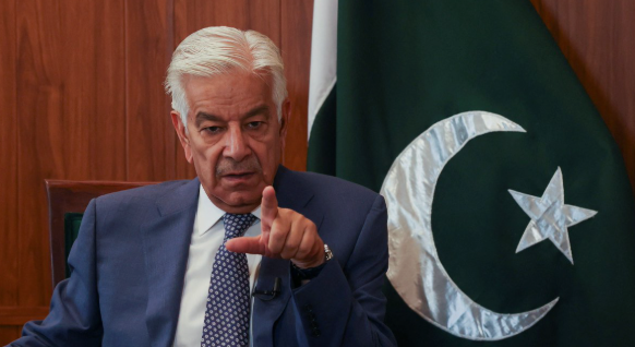 آزاد کشمیر کے کچھ بہکے ہوئے بھائی کسی خاص ایجنڈے پر چل رہے ہیں، وزیر دفاع خواجہ آصف Some misguided brothers of Azad Kashmir are following a specific agenda, says Defense Minister Khawaja Asif