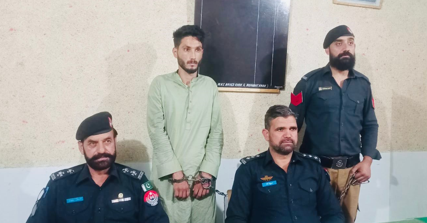 نوجوان کی ہاتھ پاؤں بندھی اور پھندا لگی لاش کا معمہ حل، مبینہ قاتل گرفتار، آلۂ قتل برآمد Mystery of young man's body bound and noose solved, alleged killer arrested, murder weapon recovered