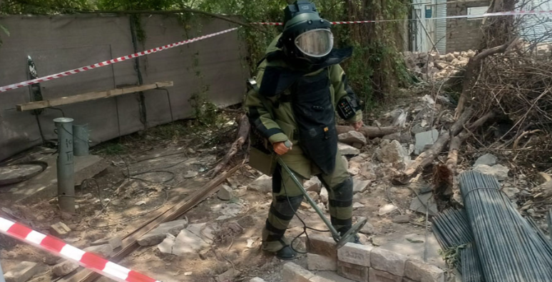اسلام آباد میں کھدائی کے دوران میزائل برآمد، بی ڈی یو نے ناکارہ بنادیا Missile recovered during excavation in Islamabad; Bomb Disposal Unit defuses it.