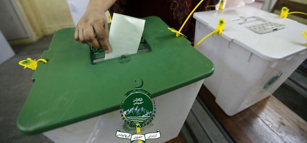 آزاد کشمیر الیکشن کا پہلا مرحلہ، ہزاروں سرکاری ملازمین کی جانب سے پولنگ کا عمل جاری