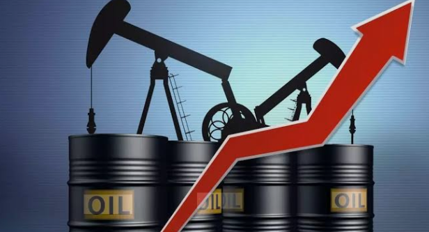 مشرق وسطیٰ کی صورتحال کے باعث عالمی مارکیٹ میں تیل مہنگا ہوگیا Oil prices rise amid US-Iran tensions in global markets