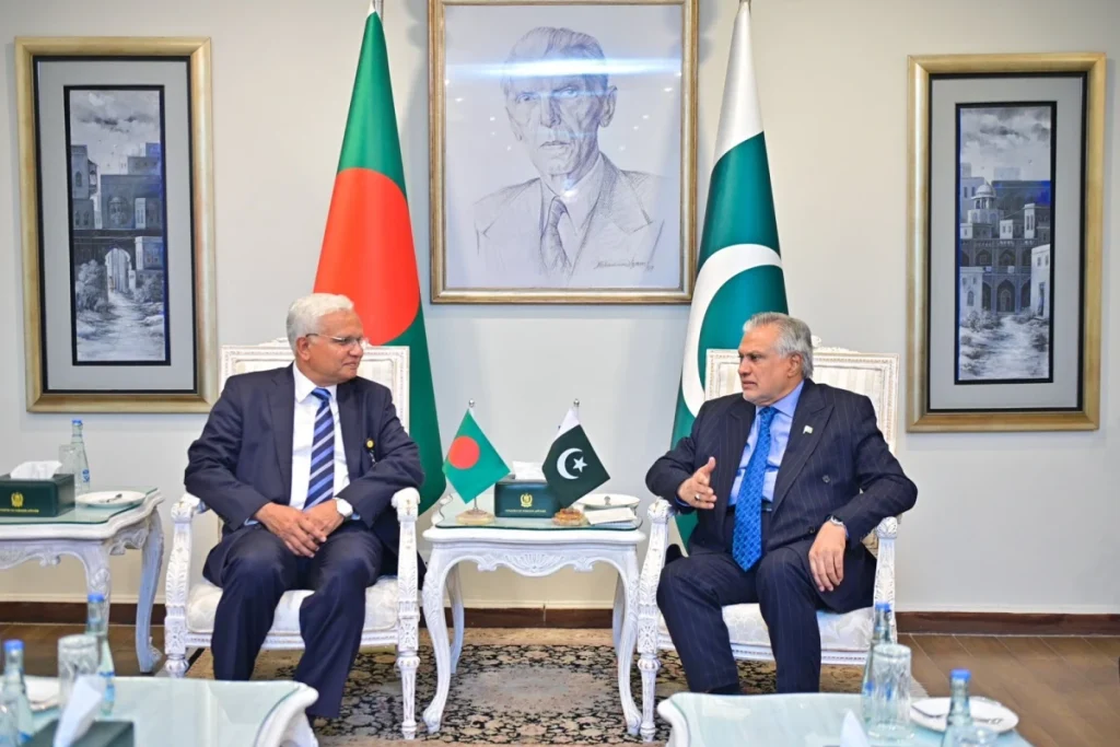 نائب وزیراعظم محمد اسحاق ڈار سے بنگلہ دیشی وزیر کی ملاقات، دوطرفہ تعاون کے فروغ پر تبادلۂ خیال