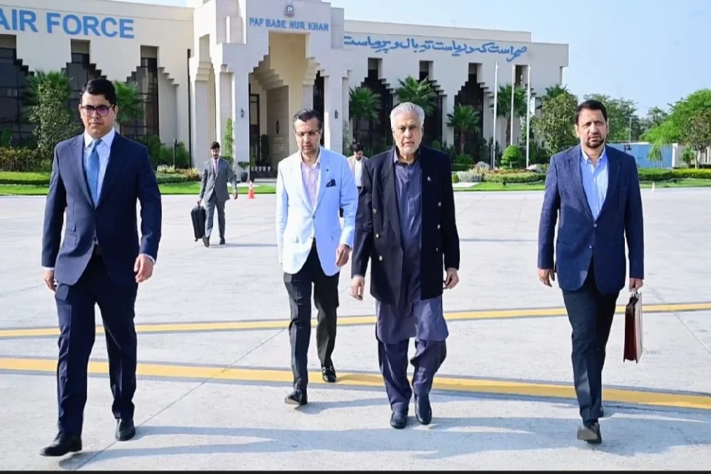 نائب وزیرِ اعظم محمد اسحاق ڈار دو روزہ دورے پر چین کے شہر شنگھائی روانہ