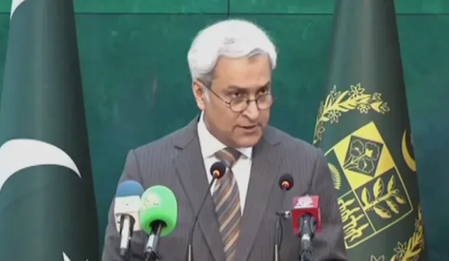 پاکستان افغانستان کیلئے 45 امدادی ٹرکوں کی فراہمی میں معاونت کر چکا ہے، تاہم افغان حکومت ان کو اجازت دینے سے انکاری ہے، ترجمان Pakistan raises concern over delay in aid convoys to Afghanistan and urges action against terrorism