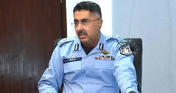اسلام آباد میں خاتون کو بچاتے ہوئے پاک فضائیہ کےافسر شہید، قاتل گرفتار Pakistan Air Force officer martyred while saving a woman in Islamabad; killer arrested.