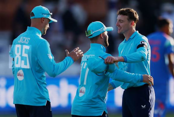 تیسرے ون ڈے میں انگلینڈ نے بھارت کو 27 رنز سے شکست دے دی England beat India by 27 runs in thrilling third ODI؛ win series awards