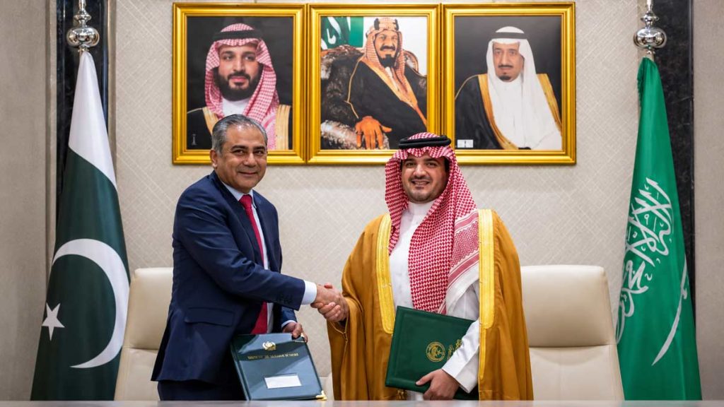 پاکستان اور سعودی عرب میں سکیورٹی تعاون کی مفاہمتی یادداشت پر دستخط پاکستان سعودی عرب سکیورٹی تعاون کی مفاہمتی یادداشت پر دستخط