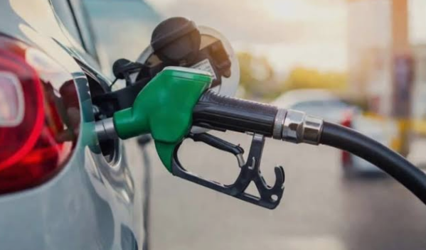 حکومت نے پٹرولیم مصنوعات کی قیمتوں میں مزيد اضافے کا اعلان کردیا The government has announced a further increase in the prices of petroleum products.