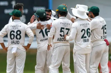 پاکستان کے خلاف دوسرےٹیسٹ کے دوسرے روز پہلی اننگز میں ویسٹ انڈیز کی ٹیم 344 رنز بنا کر آؤٹ West Indies were bowled out for 344 in their first innings on the second day of the second Test against Pakistan