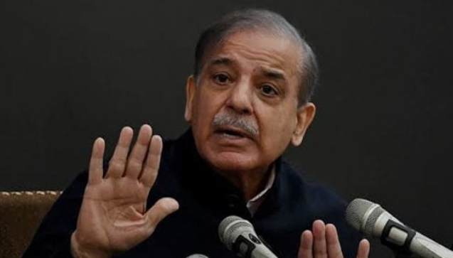 پمز سانحہ، وزیراعظم نے ہسپتال کے ایگزیکٹو ڈائریکٹرسمیت 8 افرادکو فوری معطل کرنے اور ان کے خلاف فوجداری کارروائی کی ہدایت کردی PIMS incident: The Prime Minister has ordered the immediate suspension of eight individuals—including the hospital's Executive Director—and directed that criminal proceedings be initiated against them.